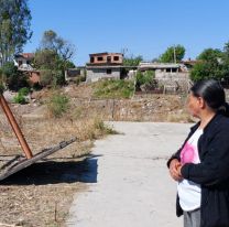 Pudo ser una tragedia: Se cayó el arco de un polideportivo mientras jugaban chicos