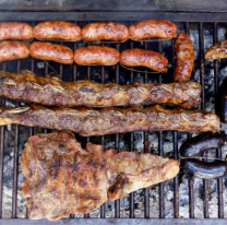 Desesperado, ofrece asado para quien le consiga dónde alquilar. Así estamos...