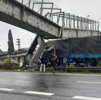 Terrible choque en la ruta 9: el conductor quedó atrapado