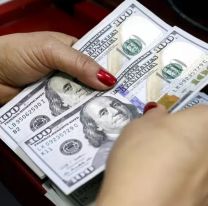 El dólar blue cae $25 en el arranque del 2024