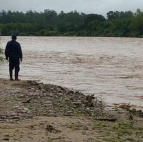 Se tiró al río logró salvar a su hijo, pero la corriente lo arrastró y murió ahogado