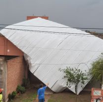 Se voló un tinglado y destrozó una casa en Palpalá