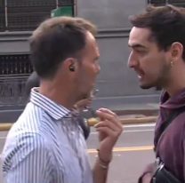 Momento tenso en plena calle, periodista y manifestante casi a las piñas