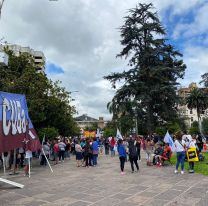 Jujeños marcharon contra el DNU de Milei