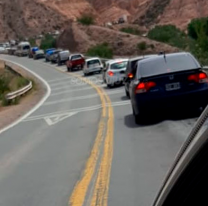 "A paso de hombre": La ruta 9 totalmente colapsada por el Carnaval