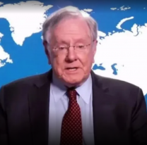 Steve Forbes le recomendó a Javier Milei dolarizar "de inmediato"