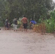 Vecinos de Monterrico enfrentan inundaciones: denuncian abandono de la municipalidad