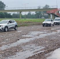 La colectora de la ruta 66 está tapada de ripio y nadie hace nada 