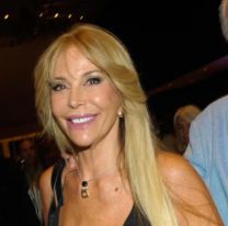 Graciela Alfano más sensual que nunca a sus 71 años: se grabó en microbikini XS total black desde un yate