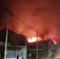 Discutió con su hijo, incendió la casa y vecinos encontraron lo peor en el lavadero