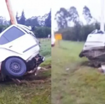 El choque fue tan fuerte que el auto se partió a la mitad y el conductor murió