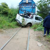 Brutal choque entre un tren y una camioneta en Fraile Pintado