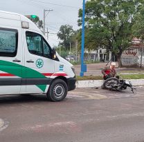 Fuerte choque en avenida Martijena: Un motociclista herido