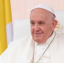 Jujeña emocionó en persona al Papa Francisco con un regalo 