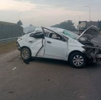 Salían de bailar y volcaron en la autopista: un joven muerto