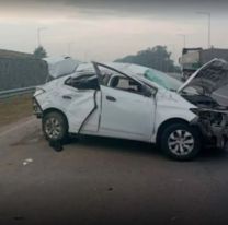 Salieron del boliche y volcaron en la autopista: hay un jovencito fallecido