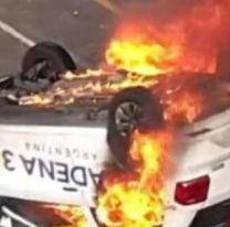 Manifestantes prendieron fuego el auto de una radio en medio del tratado de la Ley Bases