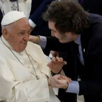 Javier Milei y el Papa Francisco se saludaron en la cumbre del G7 en Italia