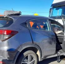 Iban en familia en pleno finde XL, chocaron contra un camión y se desató una tragedia