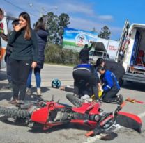 Brutal choque entre un motociclista y un auto: Jujeño terminó internado