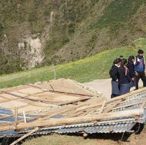 Evacuaron a alumnos de una escuela: el viento arrancó las chapas del techo