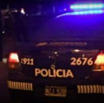 Apuraron a un policía para robarle el celu: lo terminaron 'punteando'