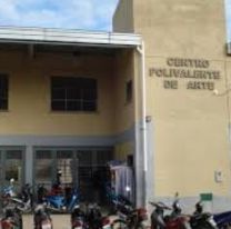 Exalumnos del Centro Polivalente reclaman la entrega de sus títulos