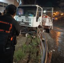 URGENTE: Un camión chocó contra el puente peatonal del Big Mall