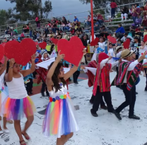 Más de 60 instituciones participarán del desfile "Bienvenida Primavera": conocé el orden de pasada