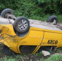 Brutal vuelco de un remis en la colectora de la ruta 66