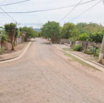 Escándalo total: policía borracho se durmió en plena calle