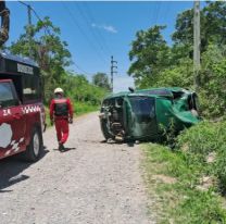 Perdió el control, volcó y lo encontraron deambulando