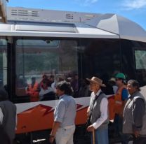 Un auto chocó al tren solar en el ingreso al pueblo de Purmamarca.