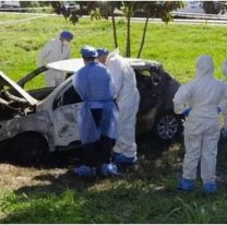 Revelaron el nombre del hombre que estaba dentro de un auto que se incendió