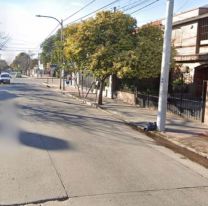 Un auto atropelló a una mujer que se bajó del colectivo en el medio de la calle