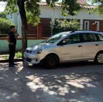 Apareció un muerto en barrio Mariano Moreno: estaba dentro de un auto