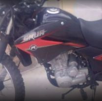 Dejó su moto afuera del colegio y se la robaron: está desesperado