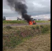 URGENTE: Se incendia un auto en la 66