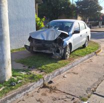 Violentísimo choque: jujeño le dio de frente a un poste de cemento