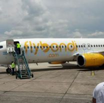 Avión de Flybondi: se le apagó el motor en pleno vuelo de egresados