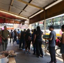 Compras de último momento en Jujuy: la zona de la vieja terminal llena de gente