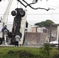 Brutal vuelco al ingreso de Palpalá: Se salvó de milagro