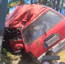 Terrible tragedia: conductor se estrelló con la parada del colectivo y murió