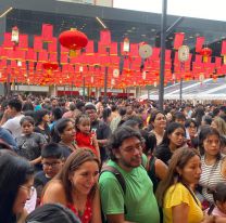 Miles de jujeños colmaron el Cabildo Histórico para festejar el año nuevo chino