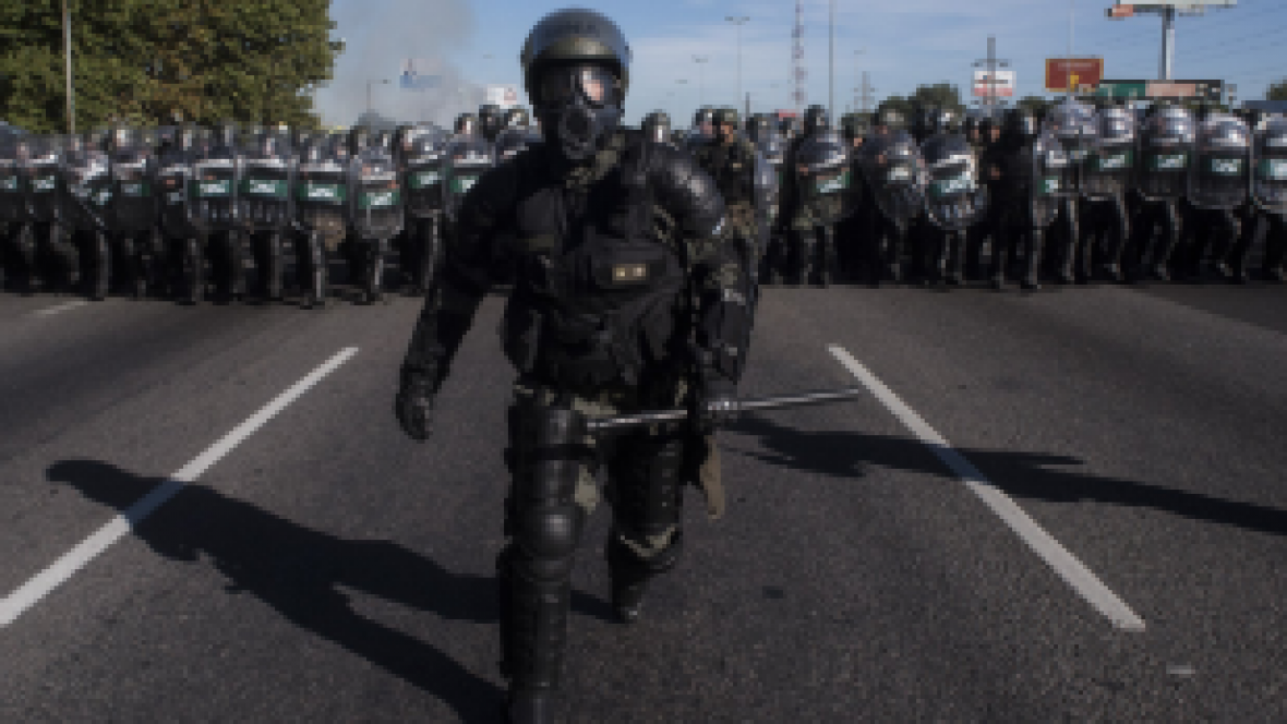 Resultado de imagen para ¿Cómo y cuándo la policía debe utilizar el bastón?