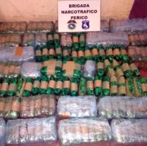 Los detuvieron con 45 kilos de coca y el hombre huyó abandonando a la mujer