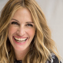 Regalo de año nuevo: Julia Roberts impactante en traje de baño rosa chicle y muy calado