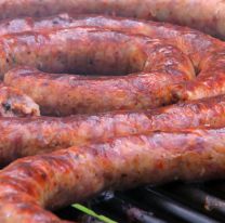 Dos muertos y varios internados por comer chorizo: todo un barrio en alerta