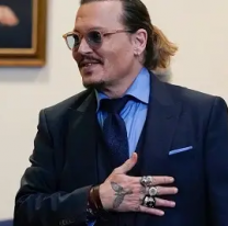 El único hombre que hace quedar bien al género. Otro gesto más de Johnny Depp