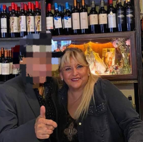 El cumbiero más famoso llegó al norte, "es él, es él". Se sacó foto con todas las botellas